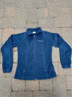 Woman’s Blue Columbia Fleece Jacket